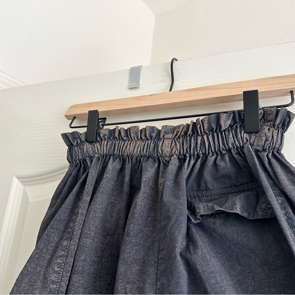 NWT Urban Outfitters Sloan Nylon Balloon Pants. Size: XS. Excellent condition - Picture 9 of 14